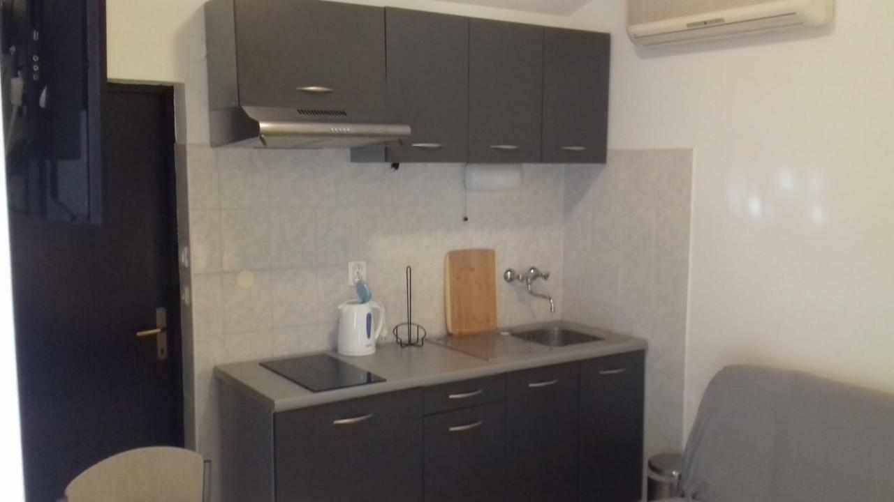 Tili Apartment Пула Екстериор снимка