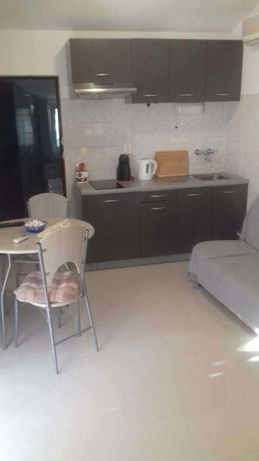 Tili Apartment Пула Екстериор снимка