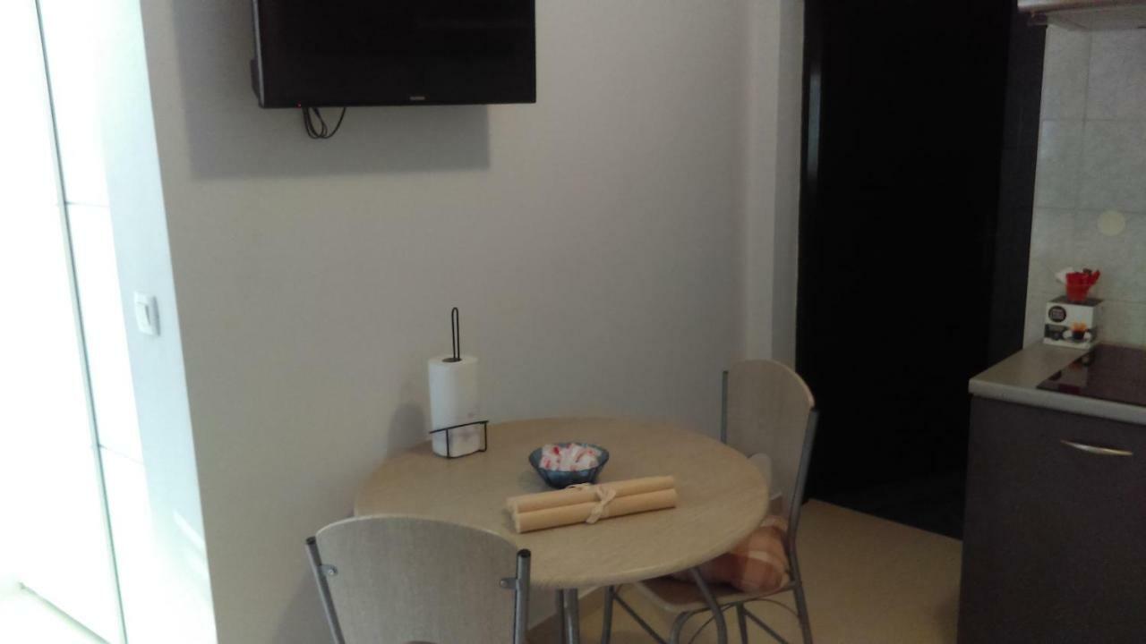 Tili Apartment Пула Екстериор снимка