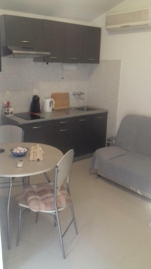 Tili Apartment Пула Екстериор снимка