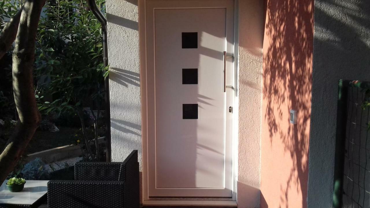 Tili Apartment Пула Екстериор снимка
