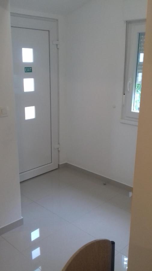 Tili Apartment Пула Екстериор снимка